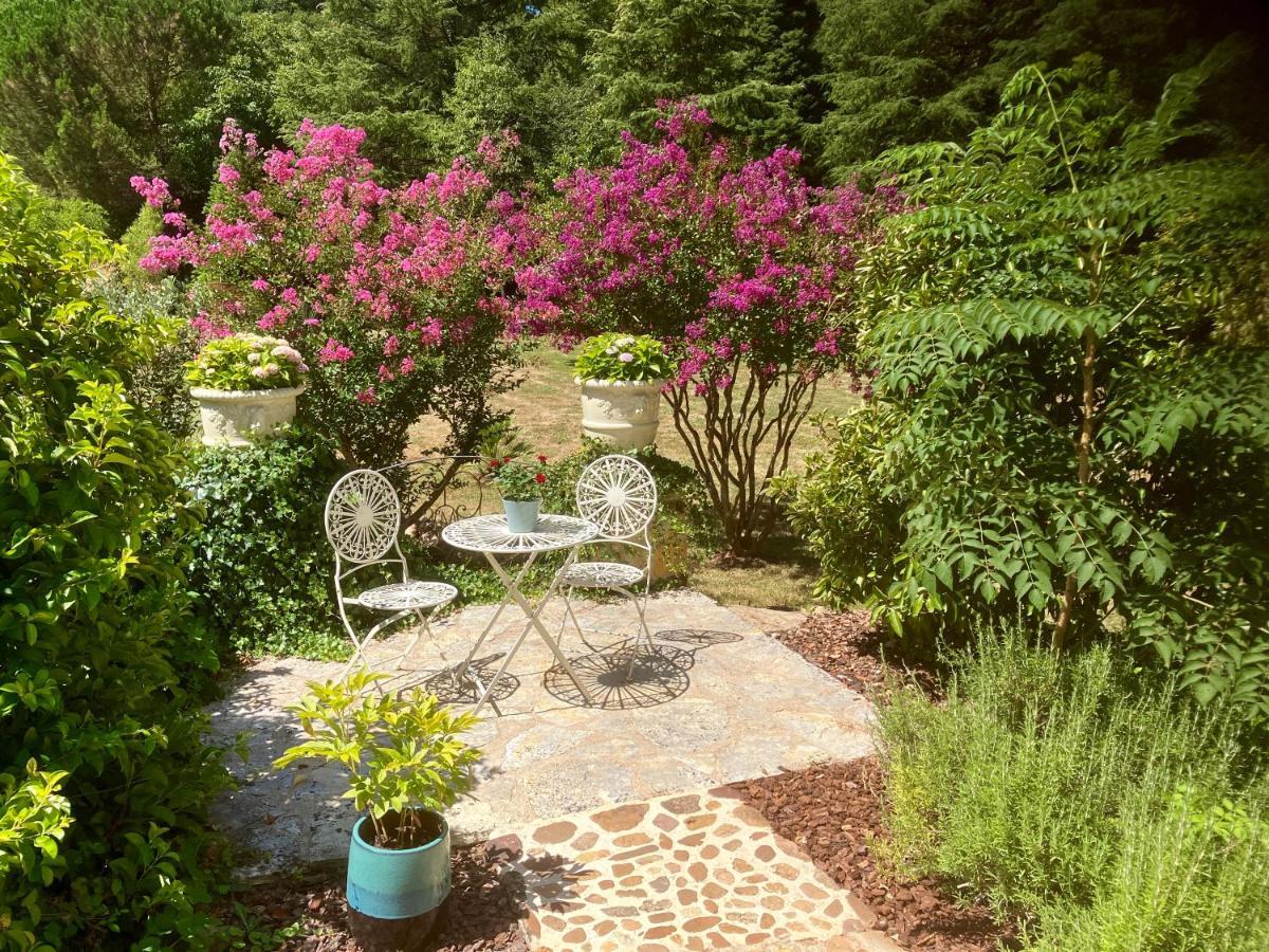 Le Petit Chateau - Adults Only Property Le Bugue Exterior photo